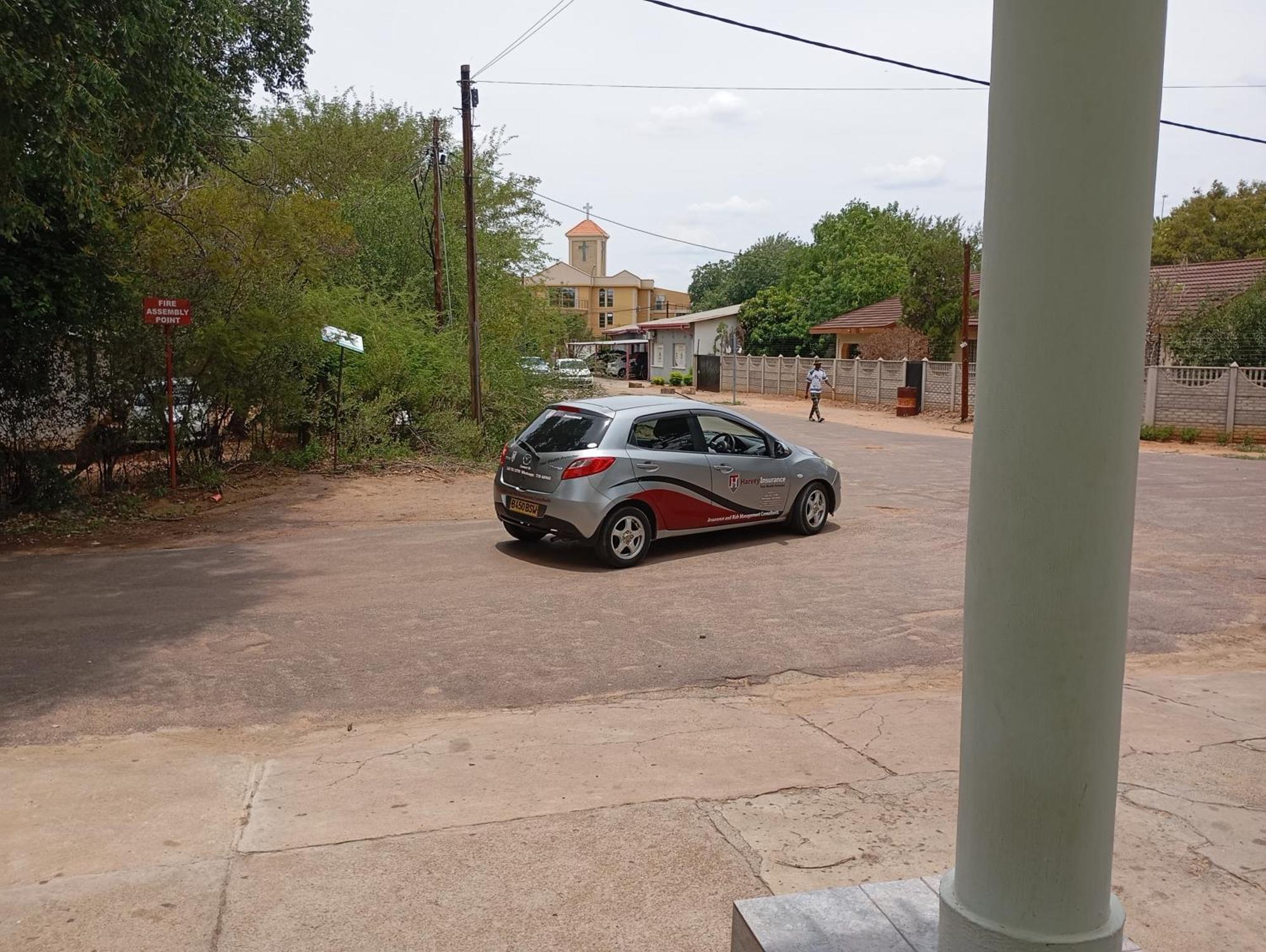 Brackendene Lodge Gaborone Exteriör bild